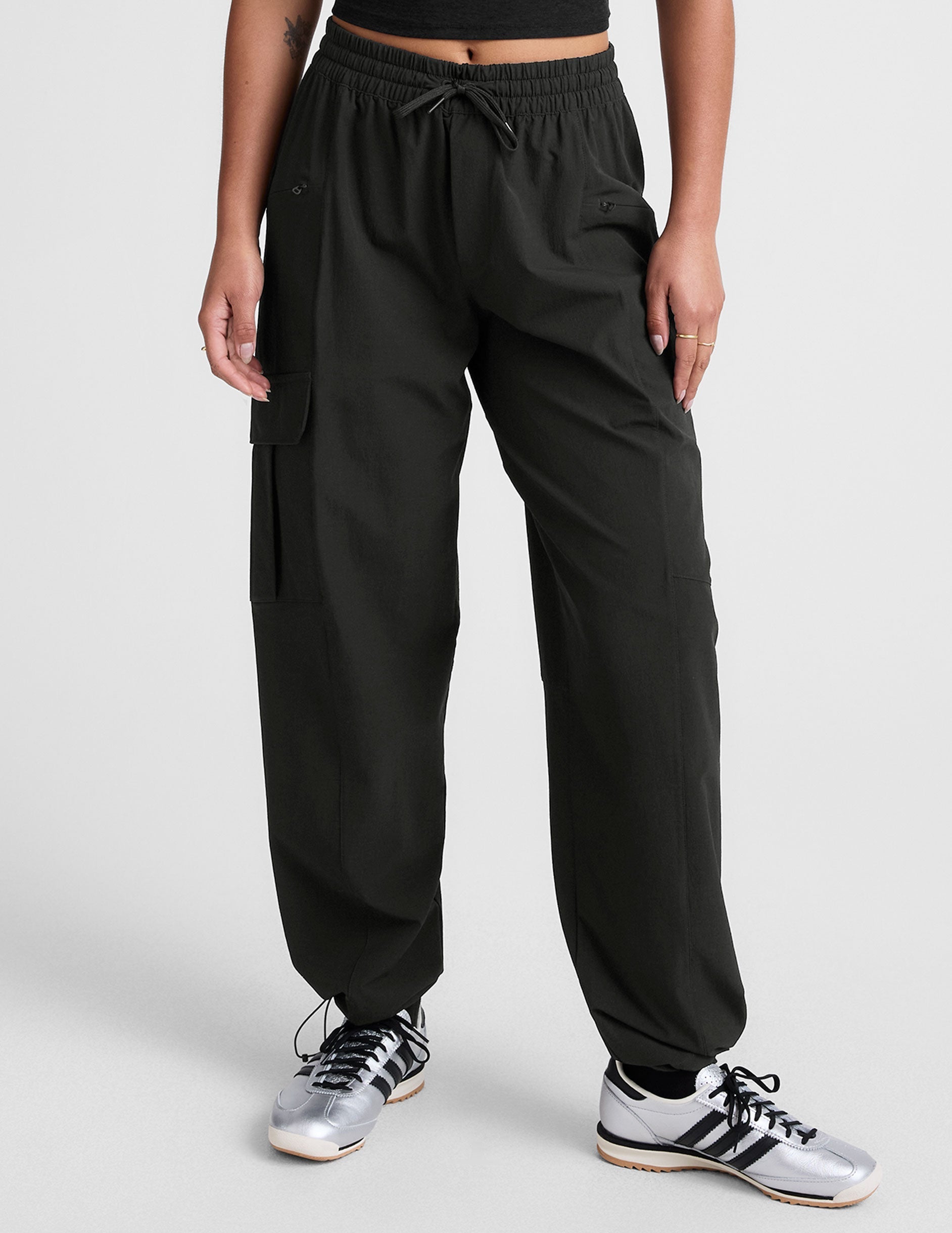 Beyond Yoga Women's Relaxed Fit Cargo Pants - Black