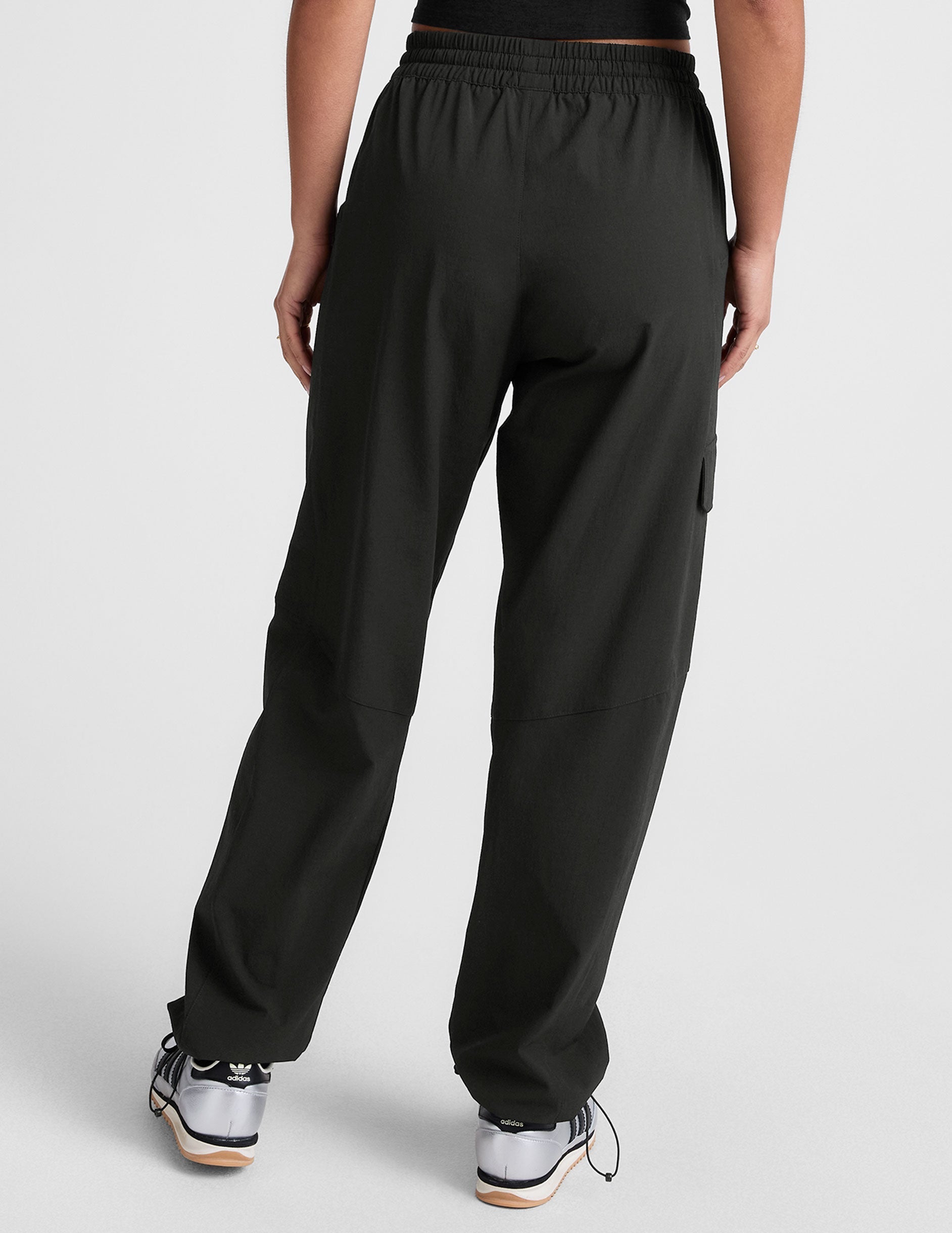 Beyond Yoga Women's Relaxed Fit Cargo Pants - Black