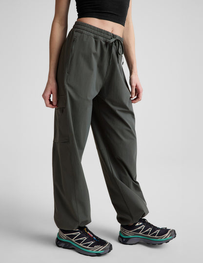 Beyond Yoga Women's Peak Cargo Pants - Slate Green
