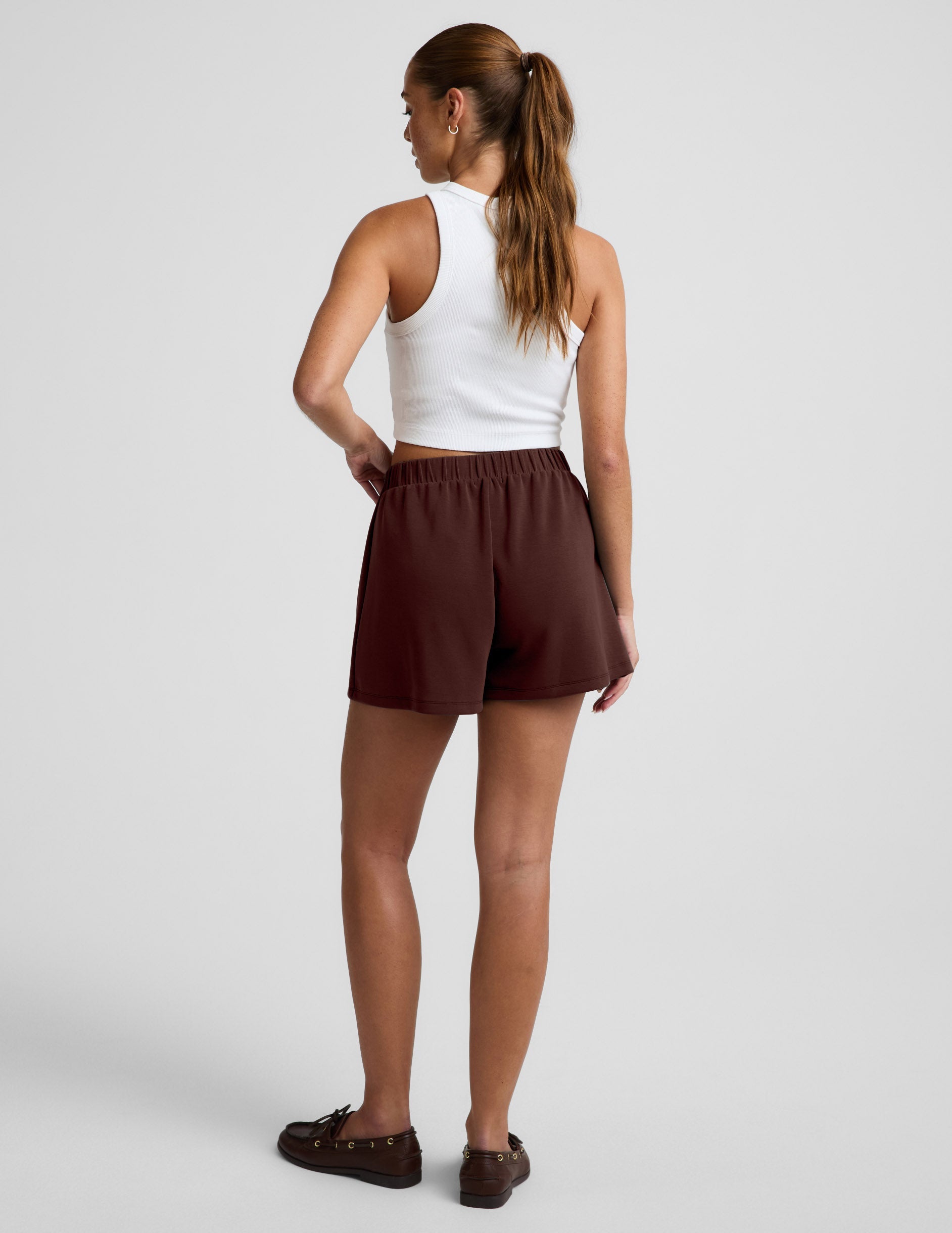 Beyond Yoga Women's 2.5" Luxe Sandwash Skort - Iced Mocha