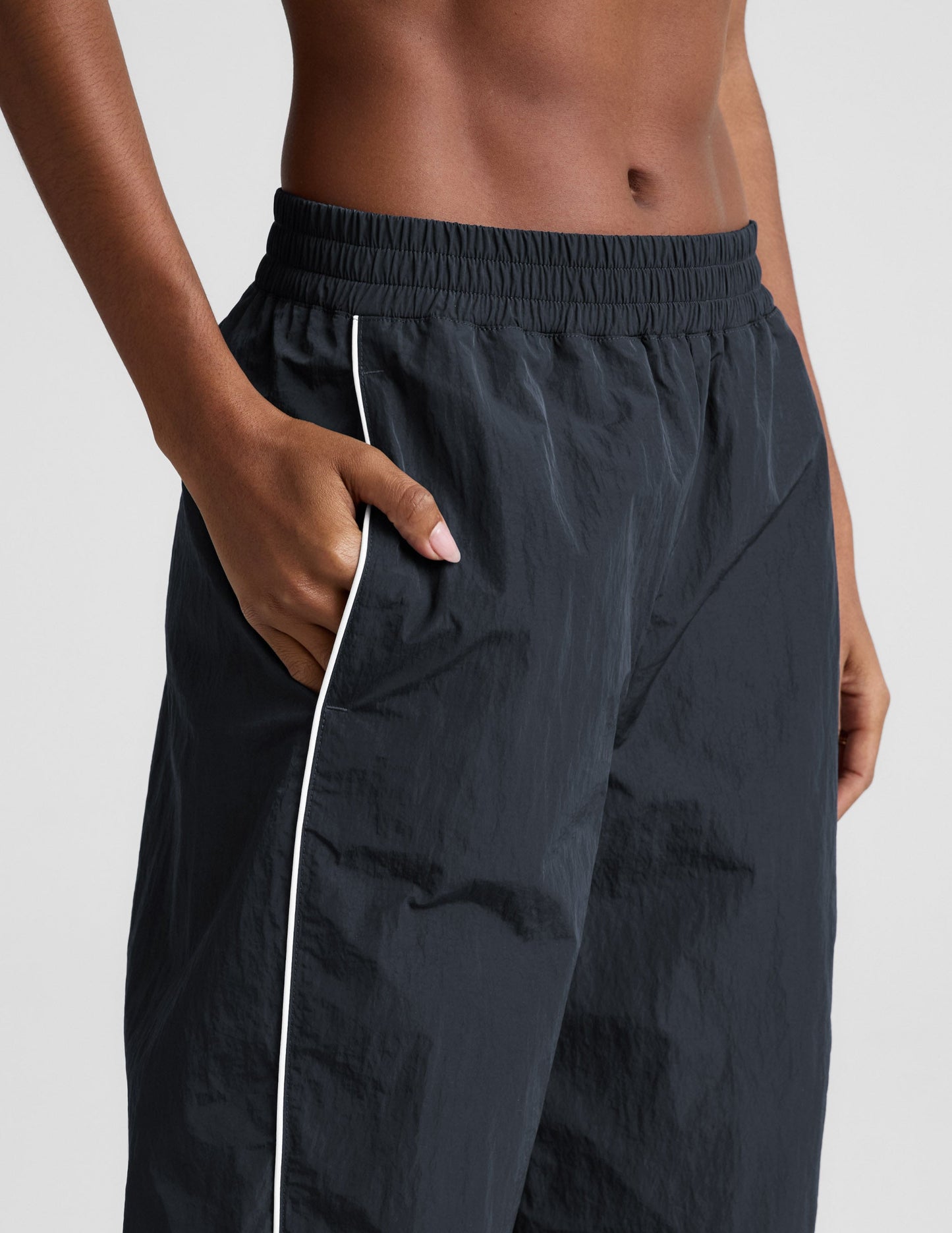 Beyond Yoga Mid-Rise Barrel Leg Limitless Pant - Nocturnal Navy
