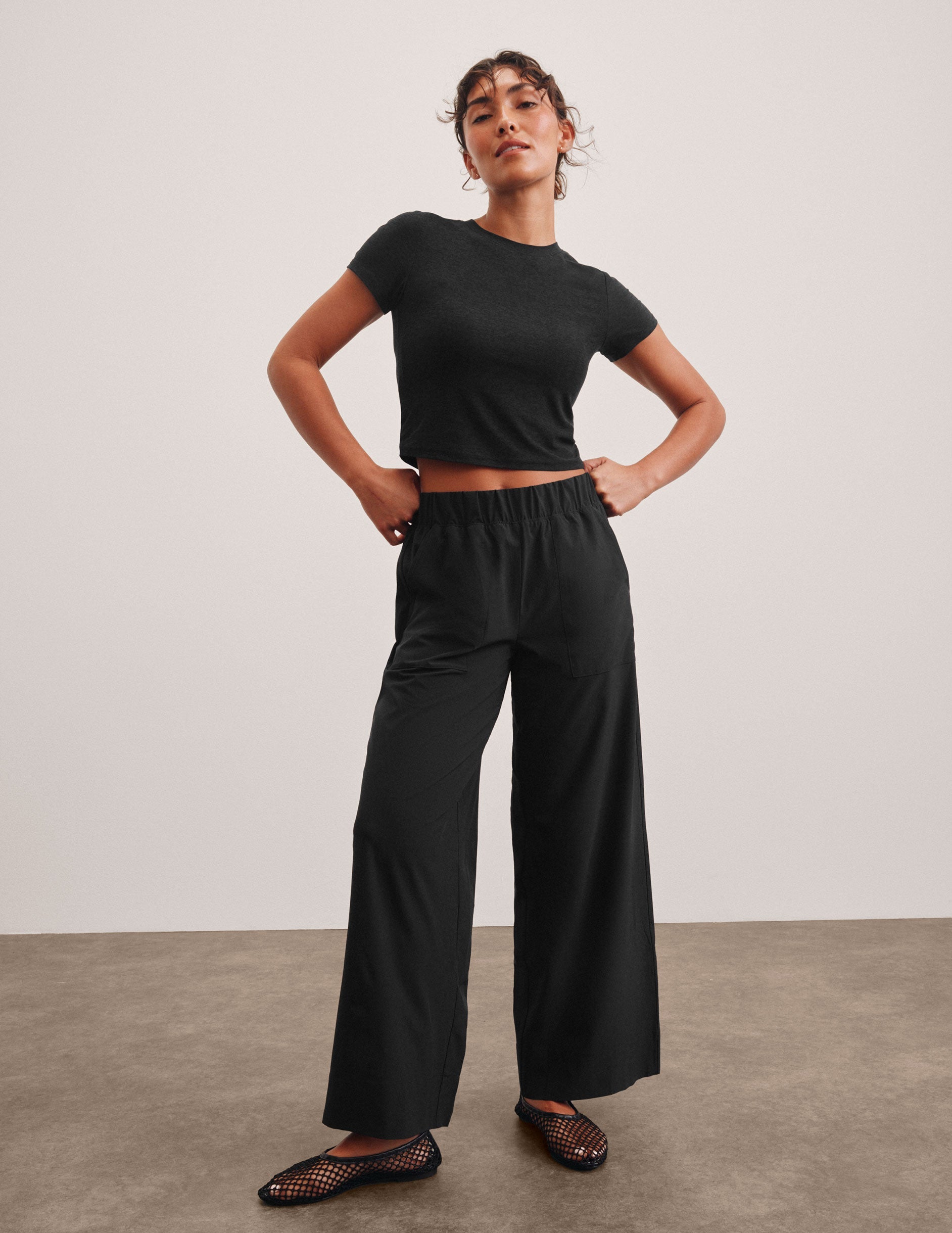 Beyond Yoga Women's Wide Leg Stretch Woven Pants - True Black