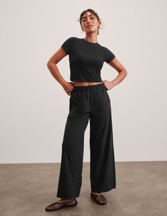 Beyond Yoga Women's Wide Leg Stretch Woven Pants - True Black