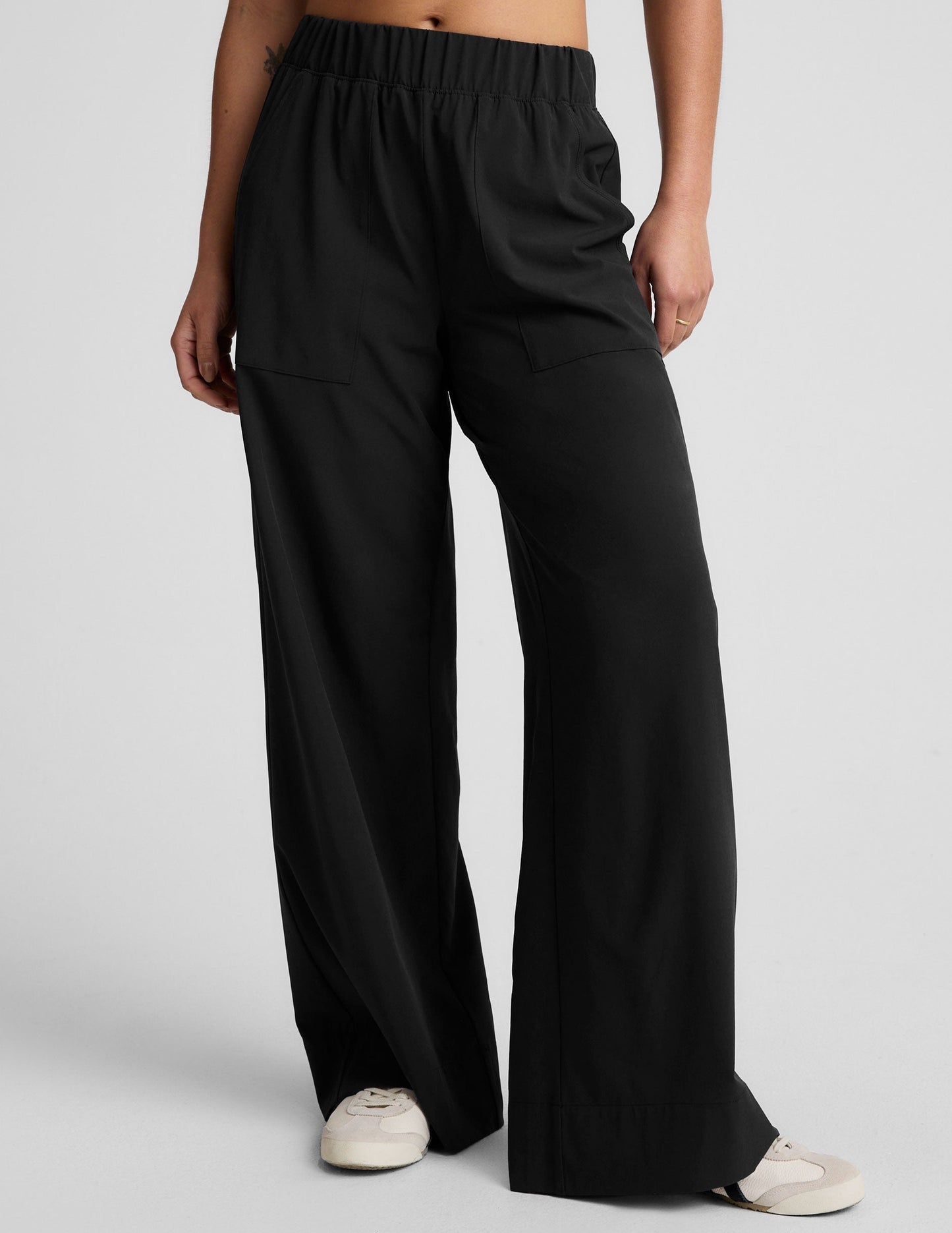 Beyond Yoga Women's Wide Leg Stretch Woven Pants - True Black