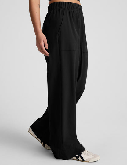 Beyond Yoga Women's Wide Leg Stretch Woven Pants - True Black