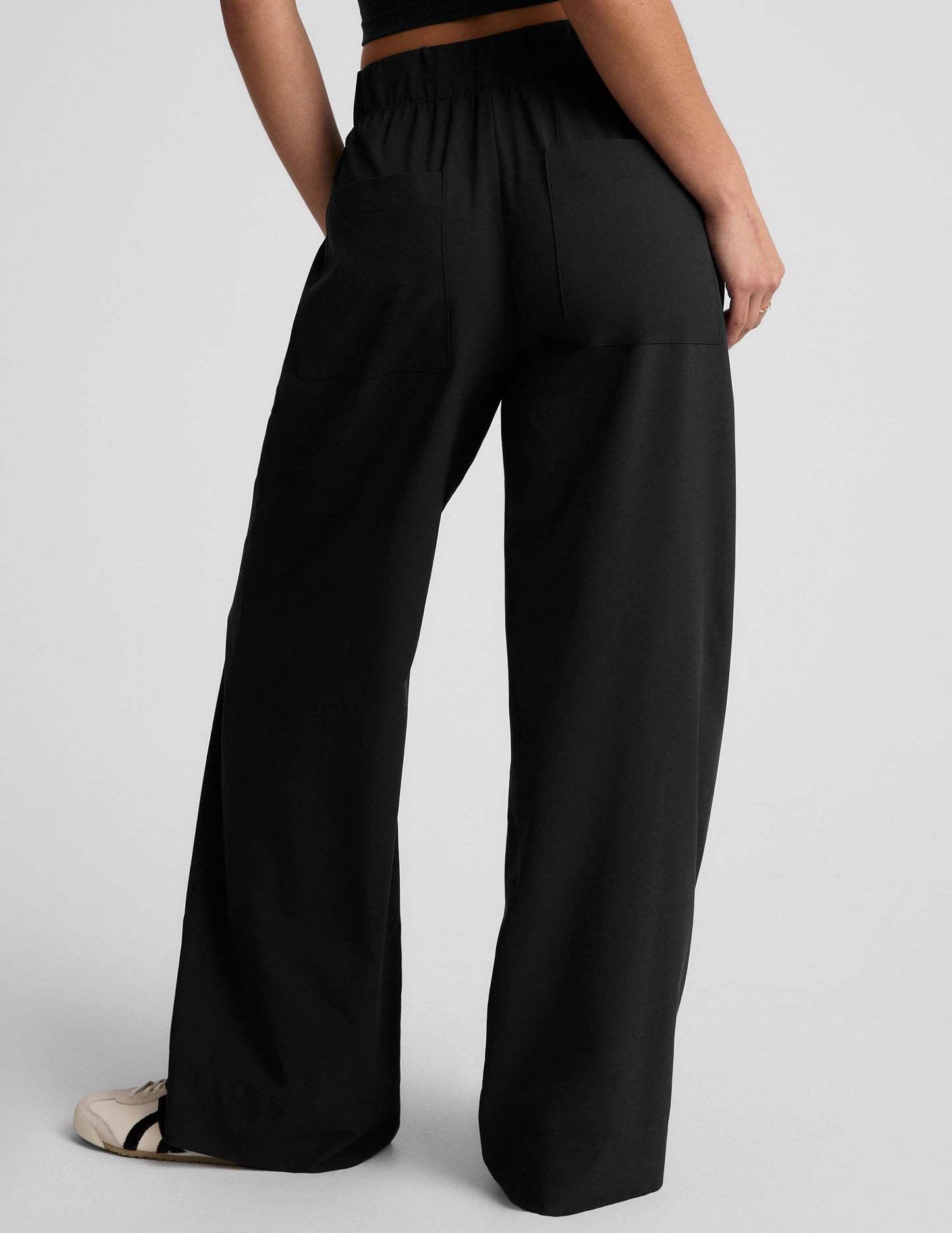 Beyond Yoga Women's Wide Leg Stretch Woven Pants - True Black