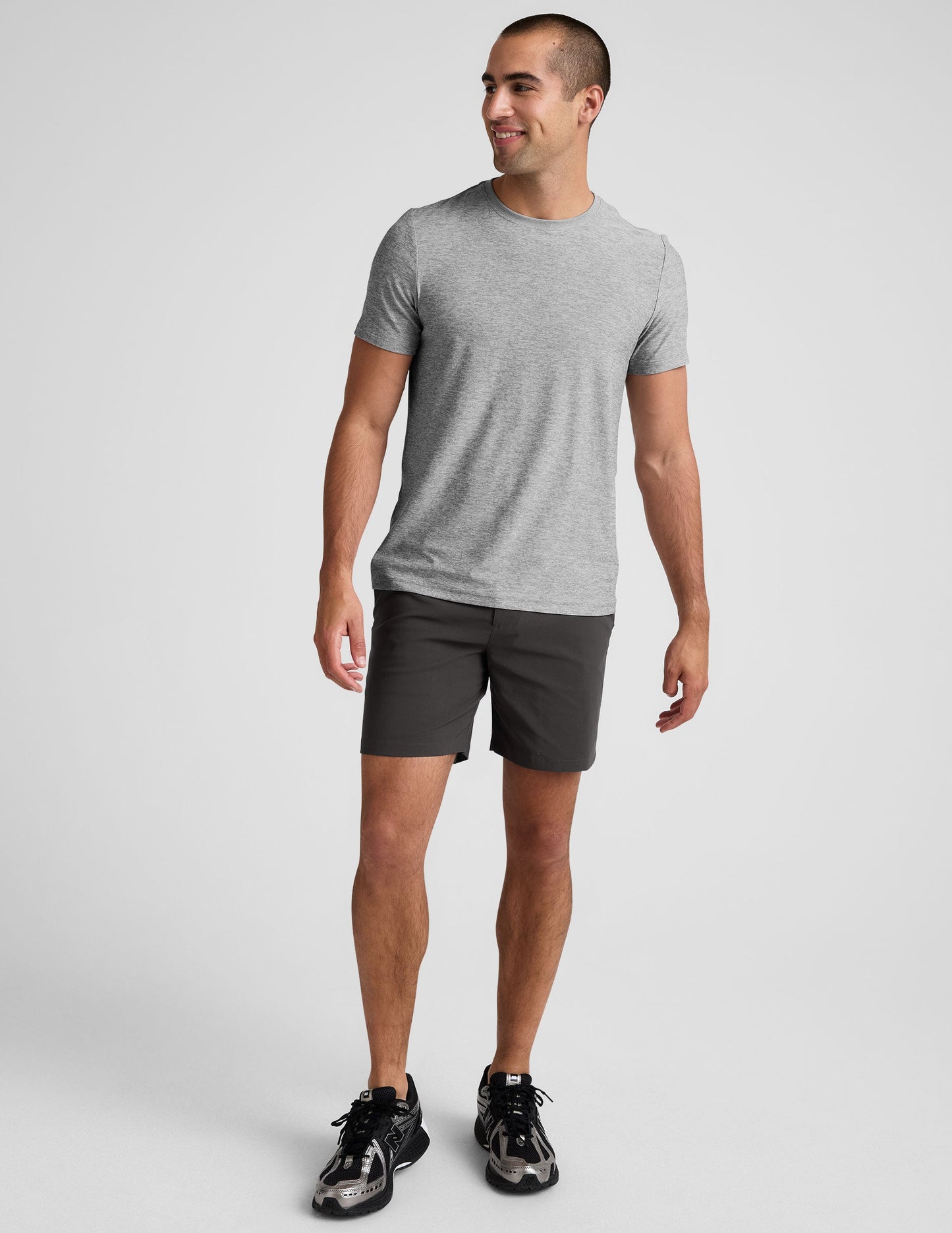 Beyond Yoga Men's 7-Inch Chino Essential Shorts - Black Ash