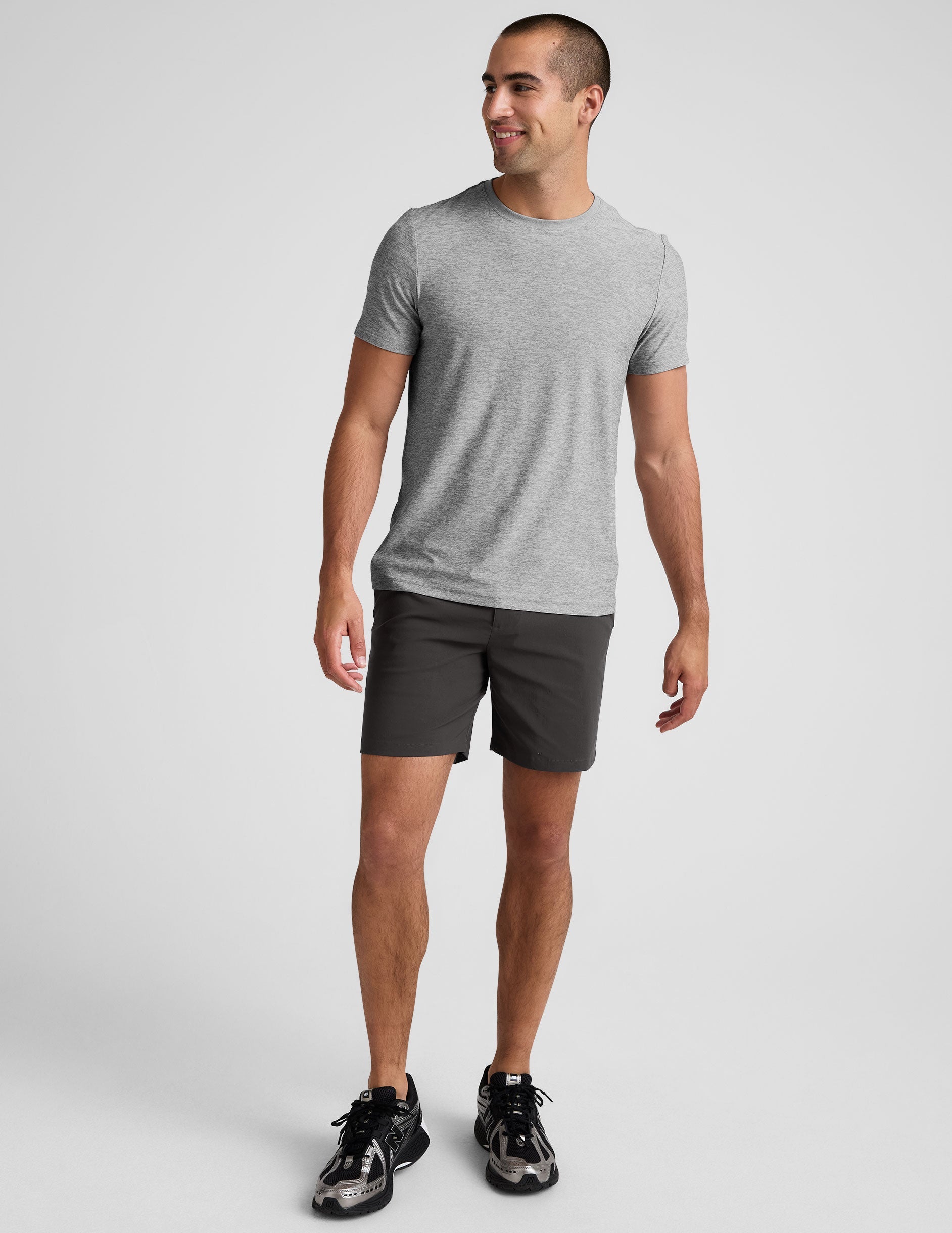 Beyond Yoga Men's 7-Inch Chino Essential Shorts - Black Ash