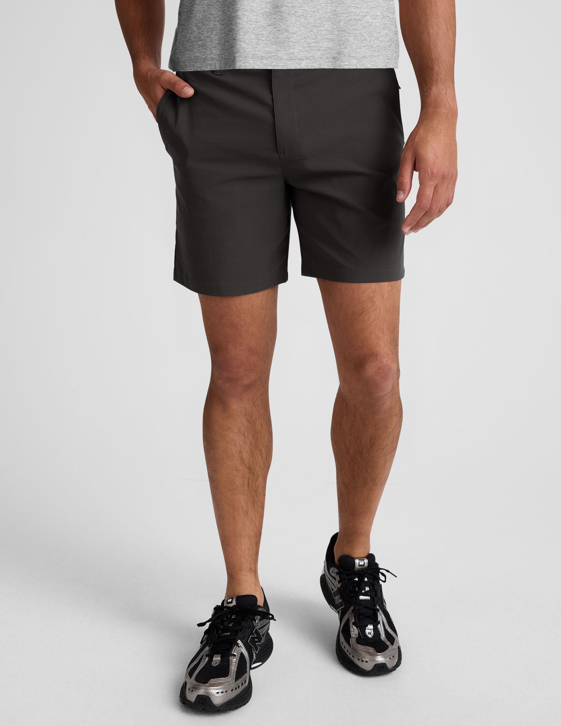 Beyond Yoga Men's 7-Inch Chino Essential Shorts - Black Ash