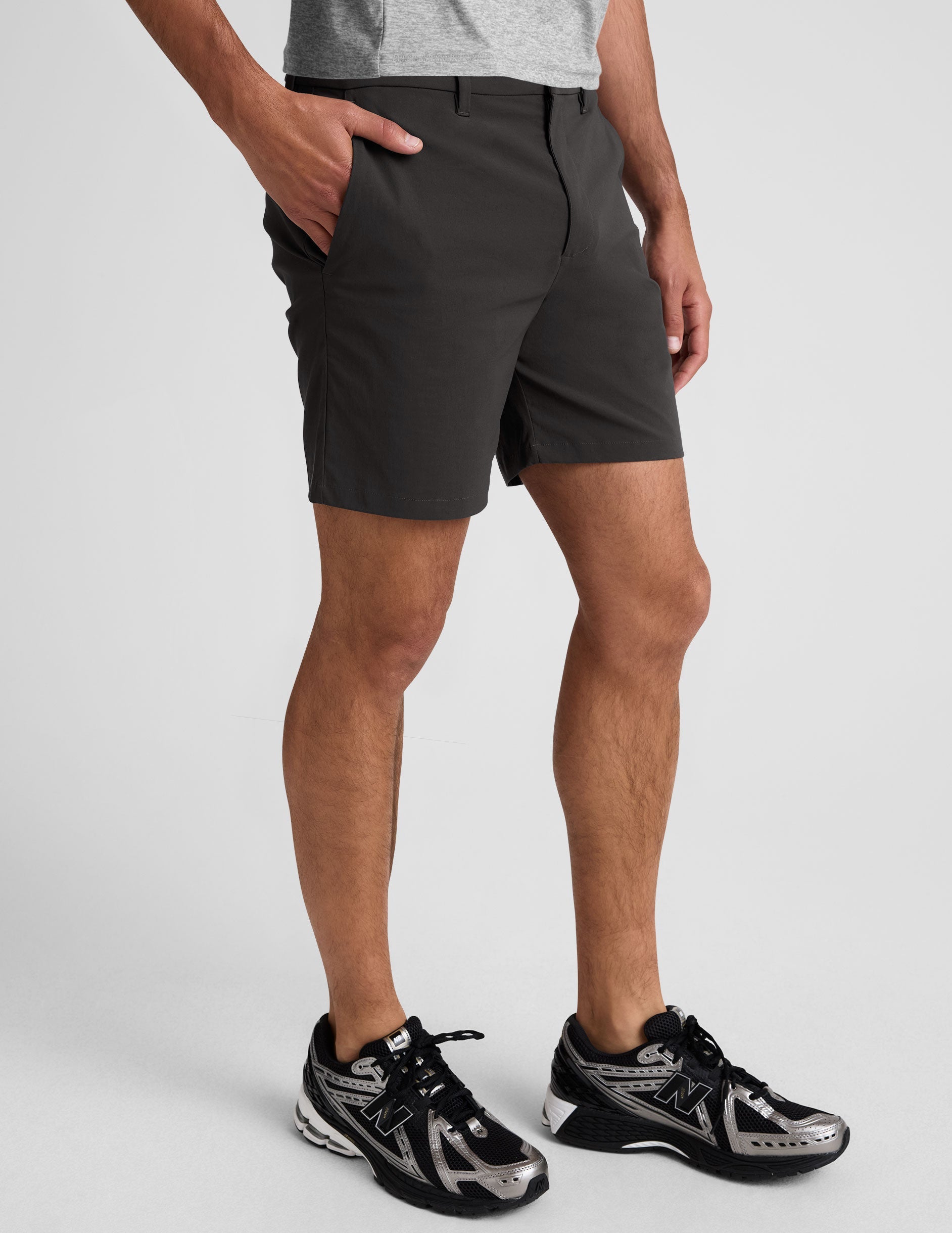 Beyond Yoga Men's 7-Inch Chino Essential Shorts - Black Ash