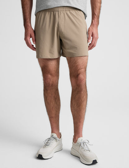 Beyond Yoga Men's 5-Inch Running Pivotal 2.0 Shorts - Mushroom