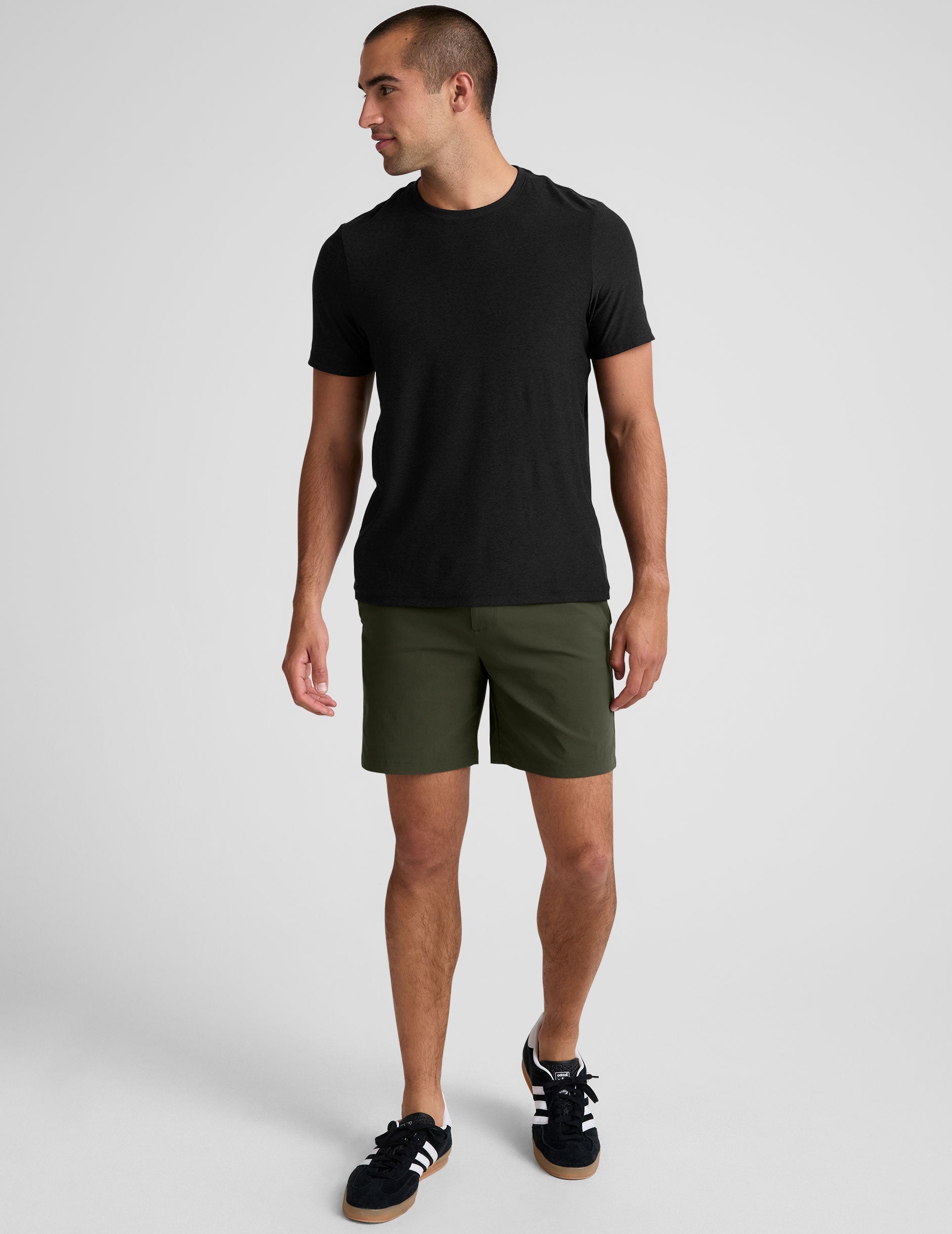 Beyond Yoga Men's 7-Inch Chino Essential Shorts - Forest Moss