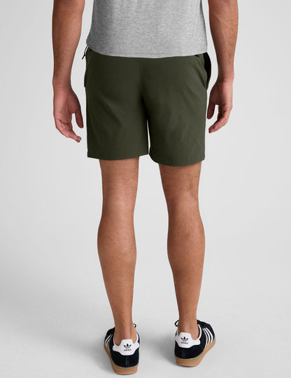 Beyond Yoga Men's 7-Inch Chino Essential Shorts - Forest Moss