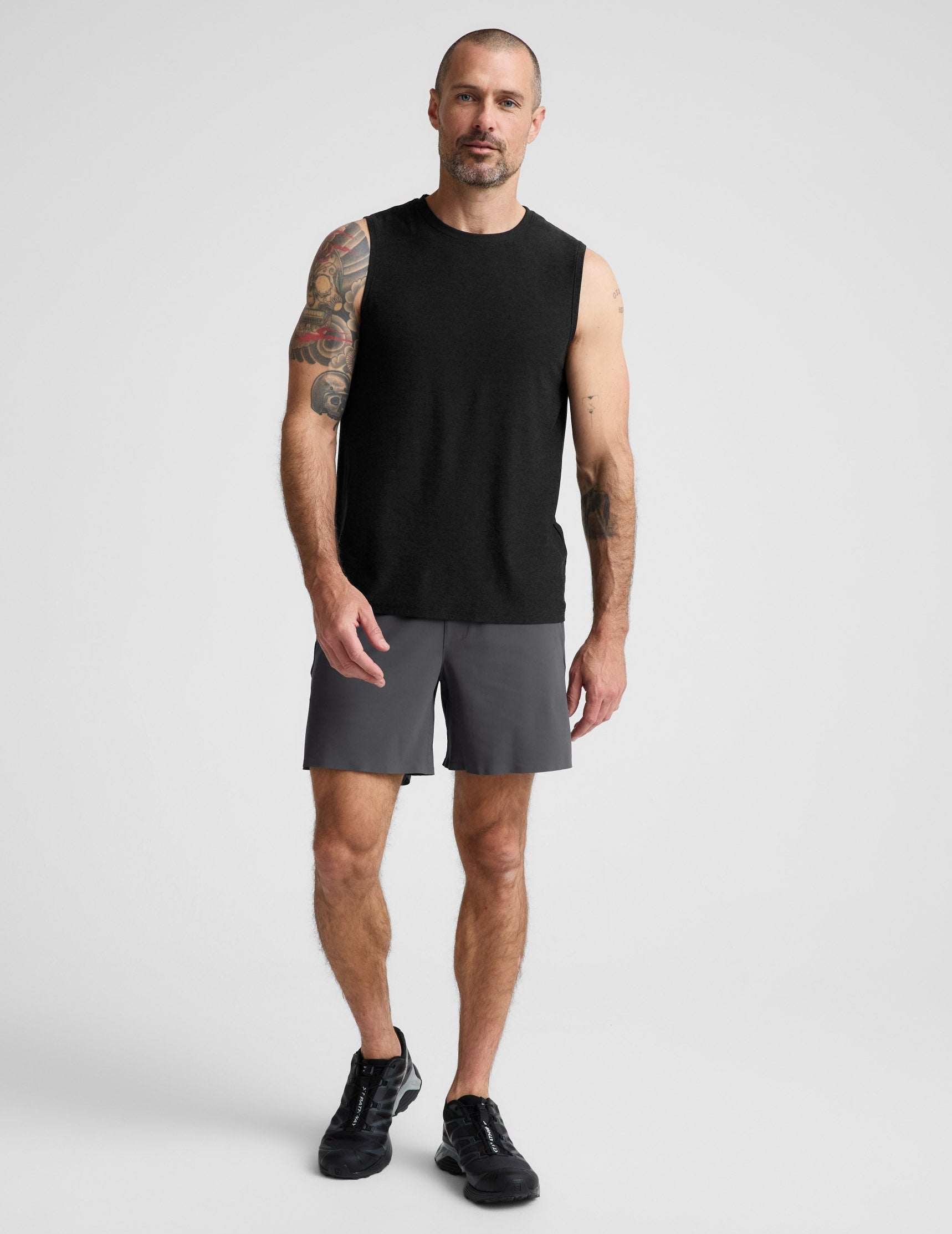 Beyond Yoga Men's Range Lined WarpLite Shorts - Graphite