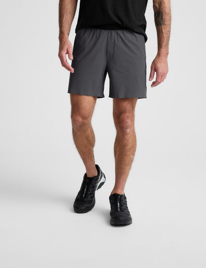 Beyond Yoga Men's Range Lined WarpLite Shorts - Graphite
