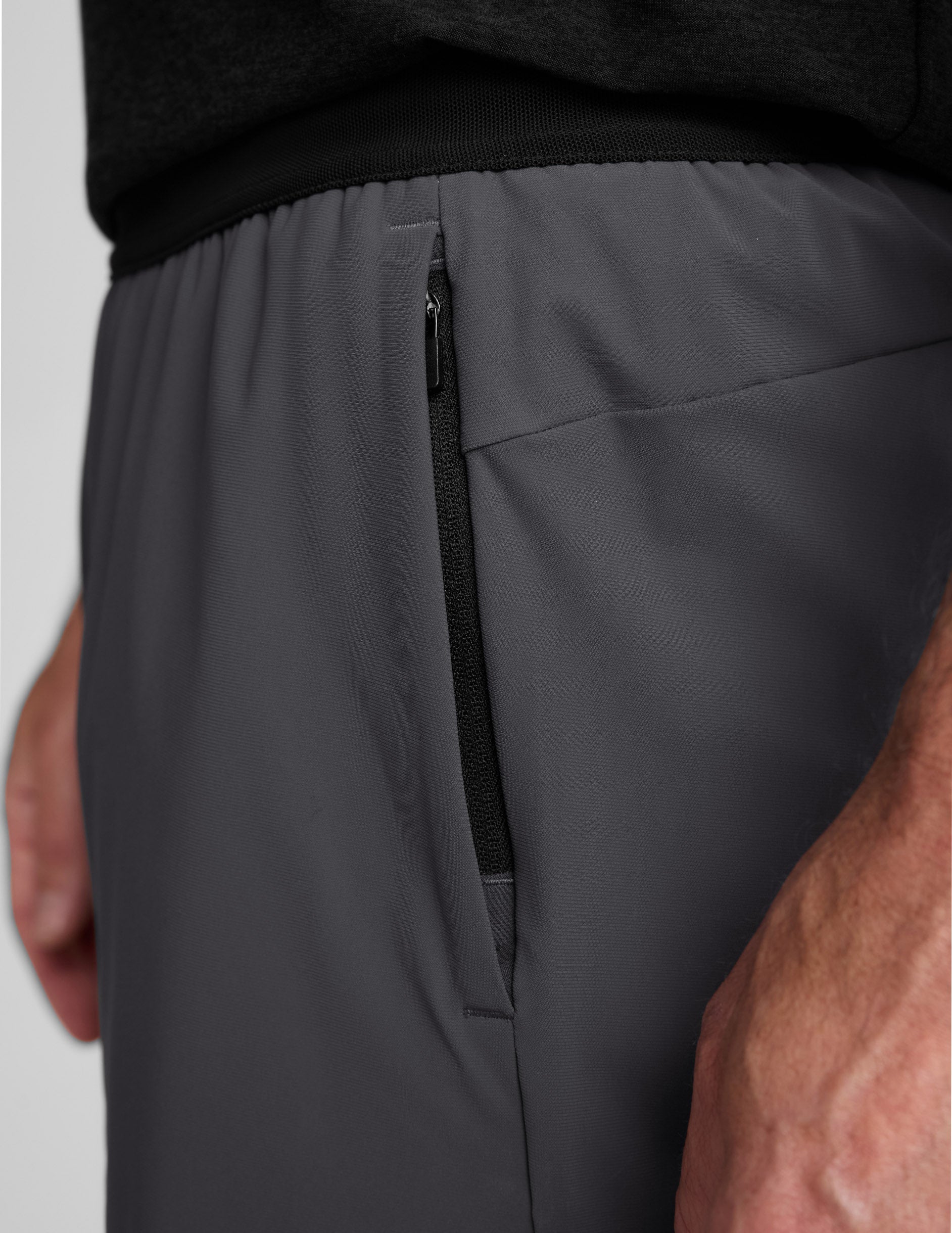 Beyond Yoga Men's Range Lined WarpLite Shorts - Graphite