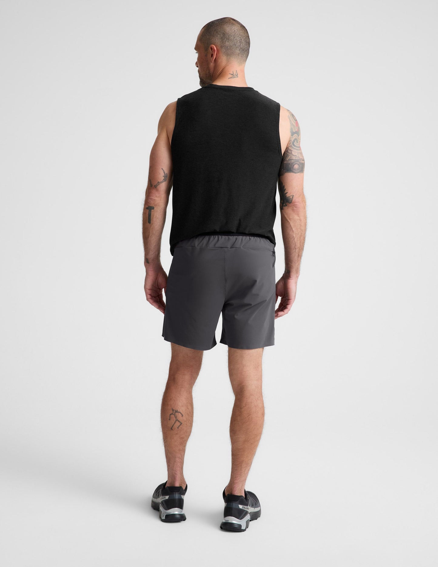 Beyond Yoga Men's Range Lined WarpLite Shorts - Graphite
