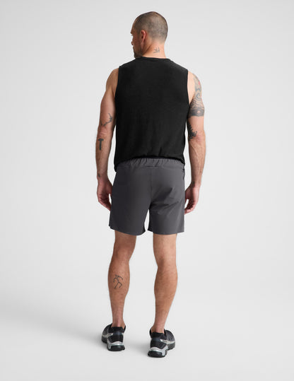 Beyond Yoga Men's Range Lined WarpLite Shorts - Graphite