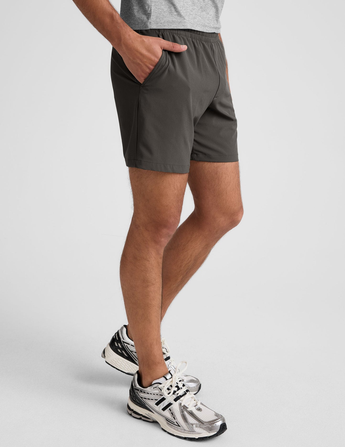 Beyond Yoga Men's Running 7 Inch Pivotal 2.0 Shorts - Graphite