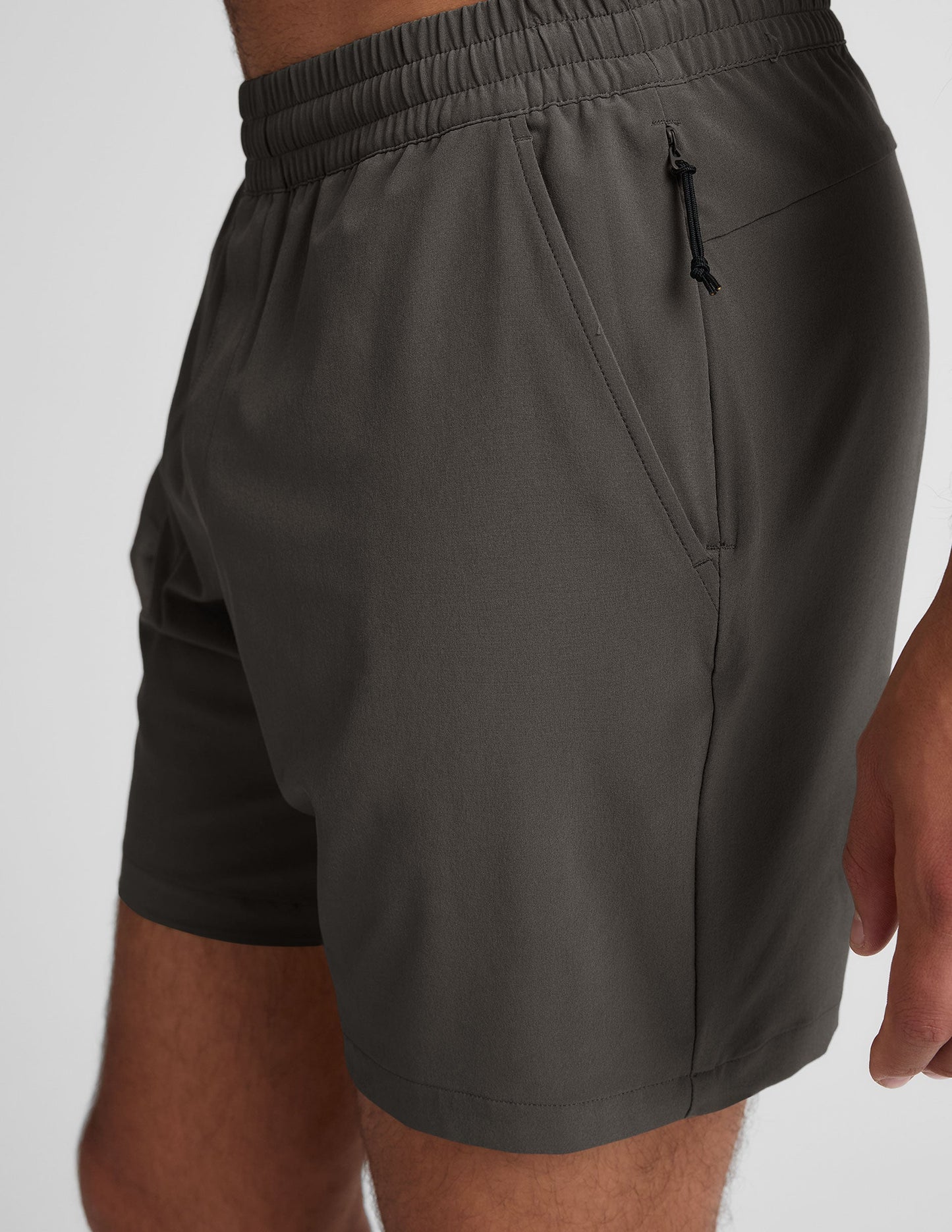 Beyond Yoga Men's Running 7 Inch Pivotal 2.0 Shorts - Graphite