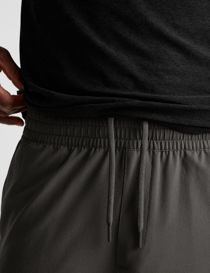 Beyond Yoga Men's Running 7 Inch Pivotal 2.0 Shorts - Graphite