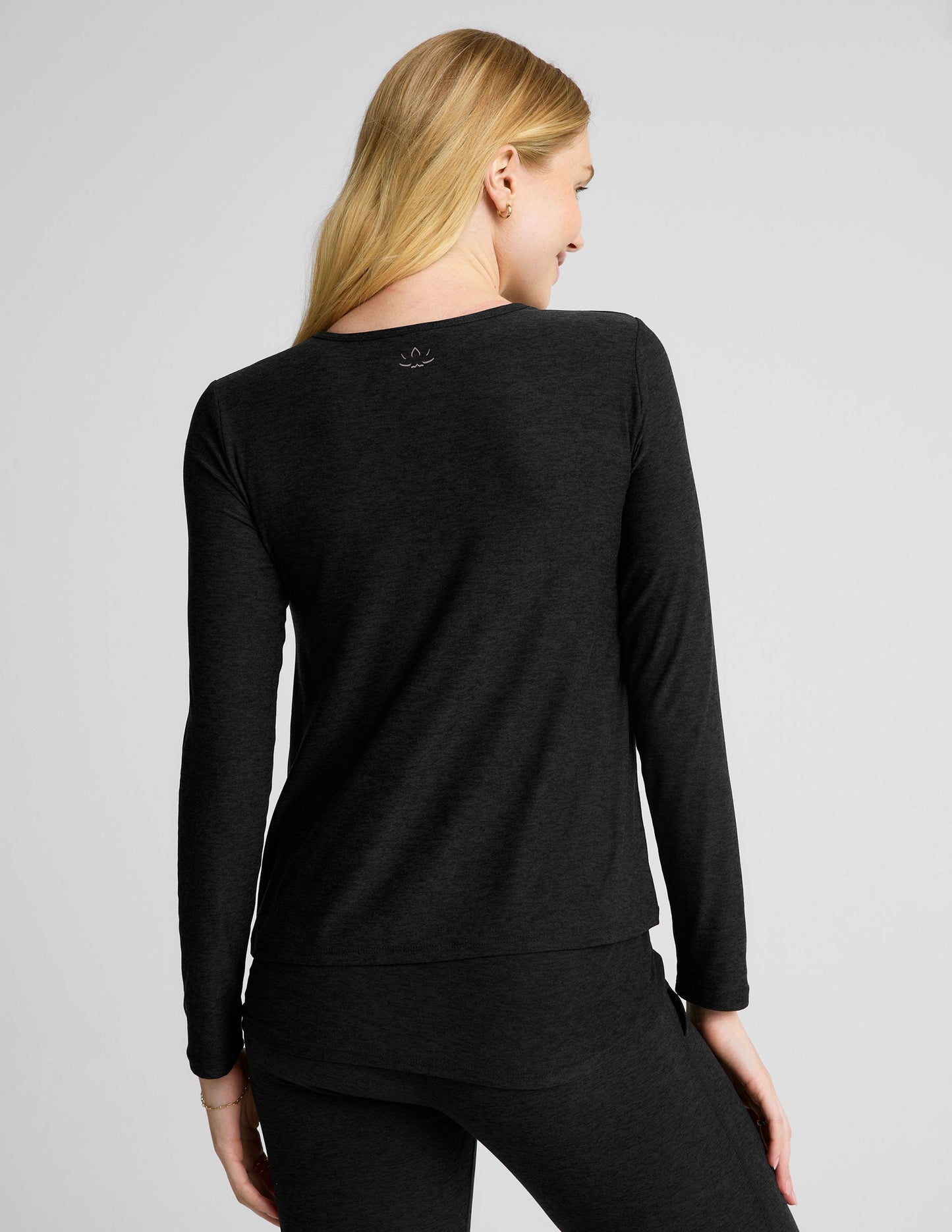 Beyond Yoga Featherweight Under Wraps Nursing Overlap Long Sleeve Tee