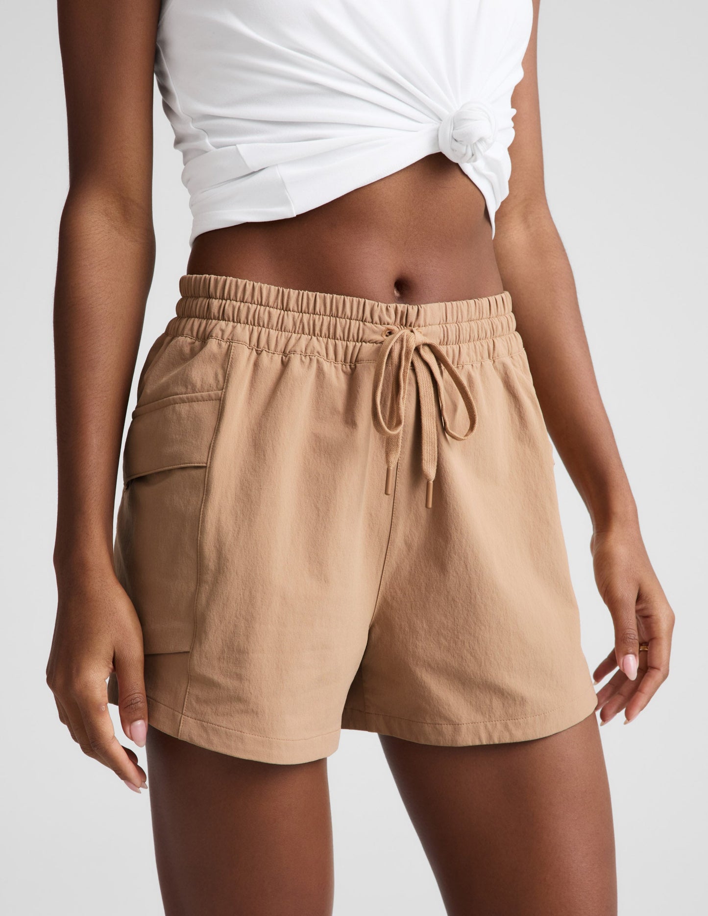 Beyond Yoga Women's Peak 3" Mid-Rise Cargo Shorts - Camel