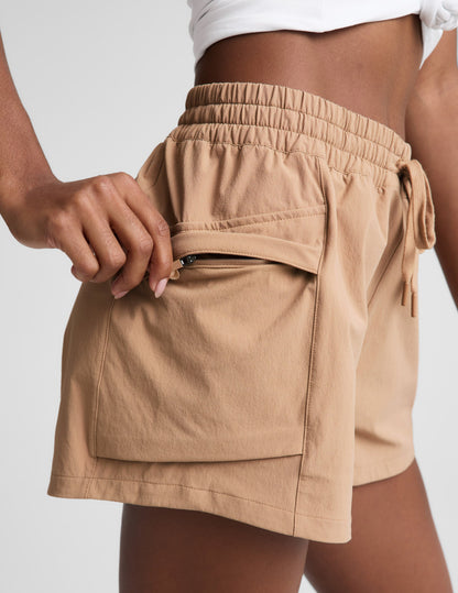 Beyond Yoga Women's Peak 3" Mid-Rise Cargo Shorts - Camel