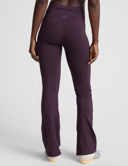 Beyond Yoga Women's Boot Cut Pacer Fleece Pants - Eggplant Purple