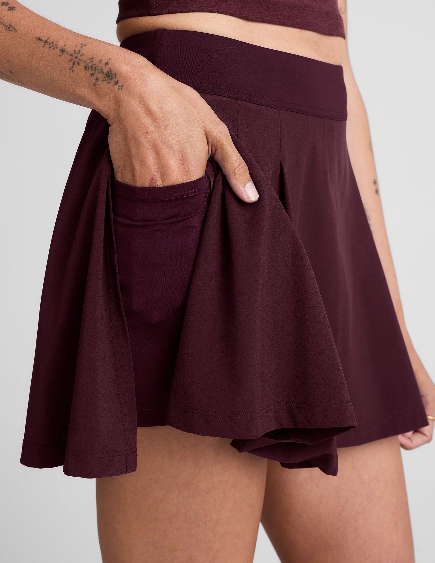 Beyond Yoga Women's Score Pleated Skirt - Black Cherry
