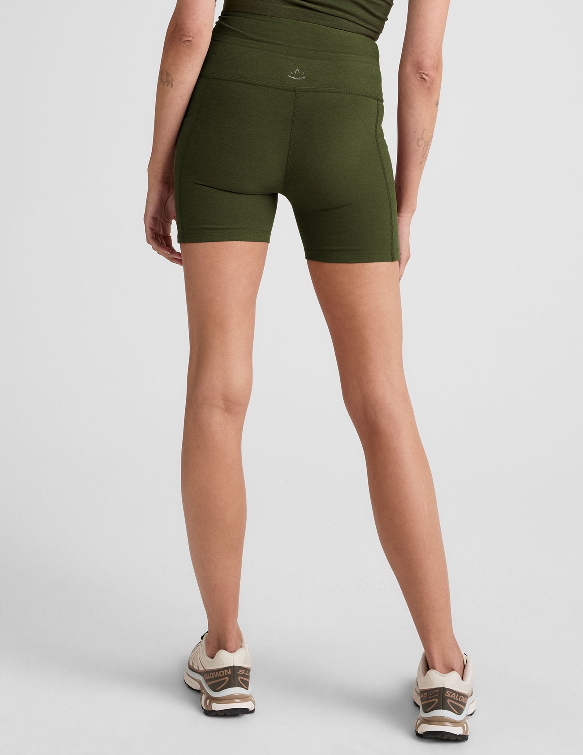 Beyond Yoga Women's High Waisted Pocket Spacedye Shorts - Army Green