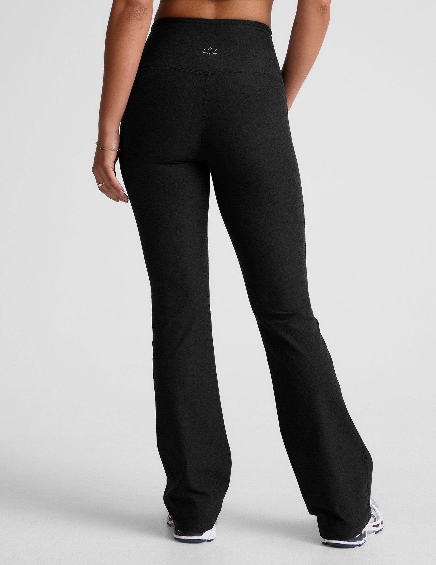 Beyond Yoga Women's High Waisted Bootcut Spacedye Pocket Pants - Darkest Night