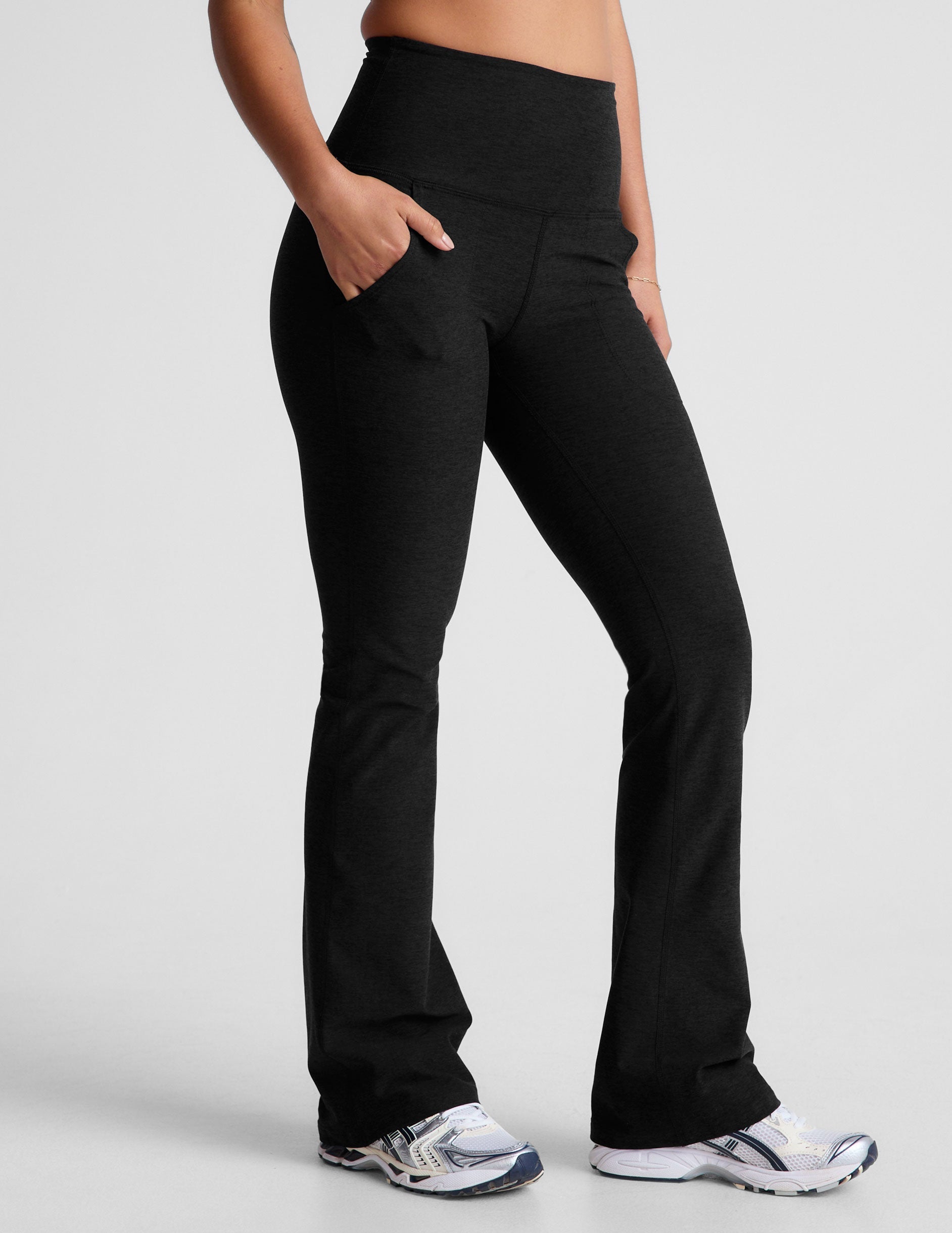 Beyond Yoga Women's High Waisted Bootcut Spacedye Pocket Pants - Darkest Night