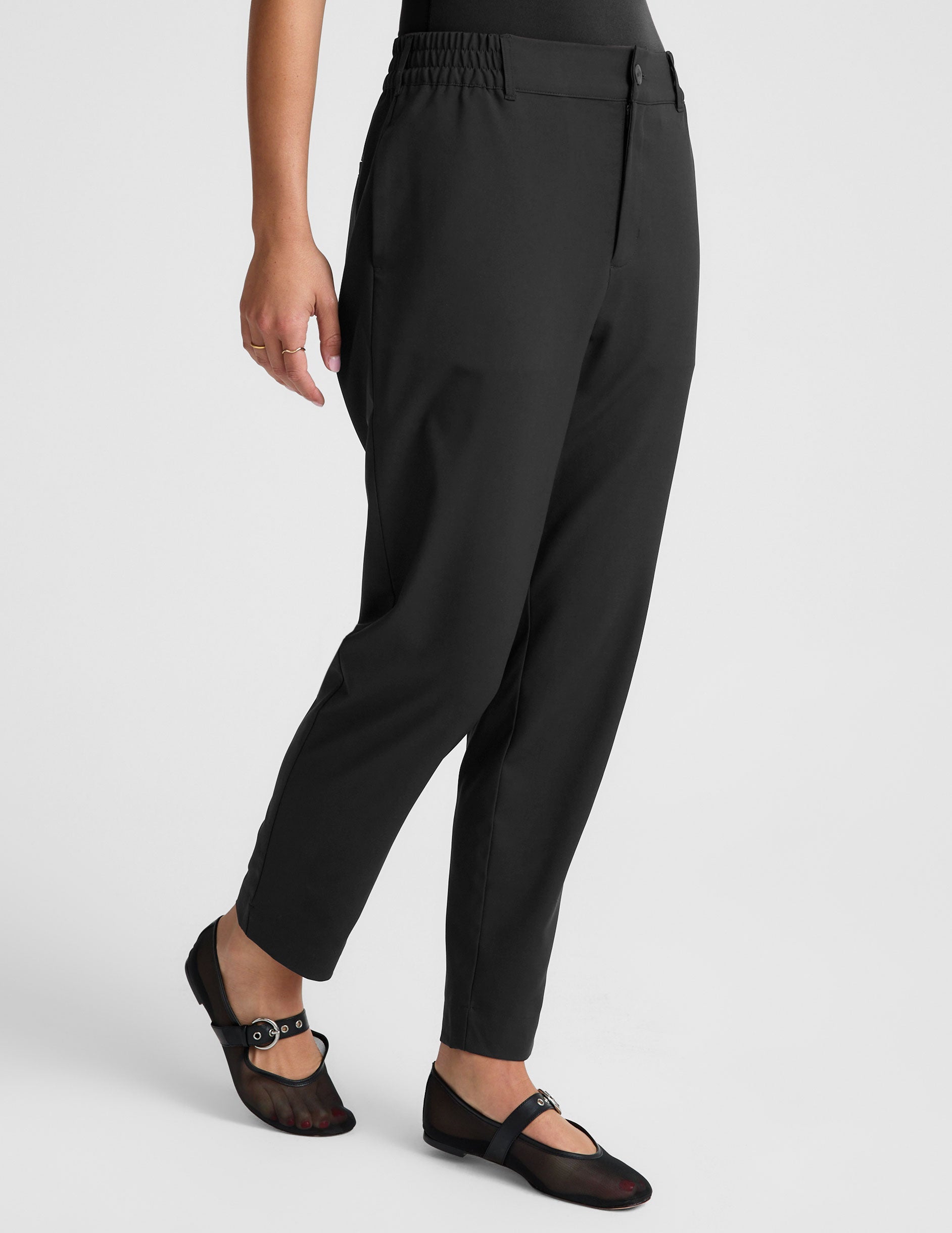 Beyond Yoga Women's Tapered Mid Rise Jetstretch Pants - Black