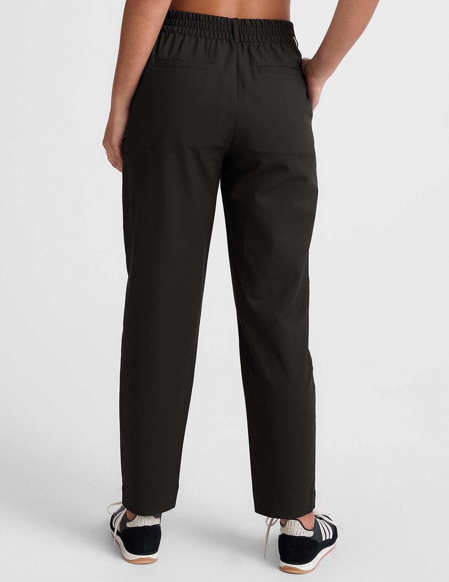 Beyond Yoga Women's Tapered Mid Rise Jetstretch Pants - Black