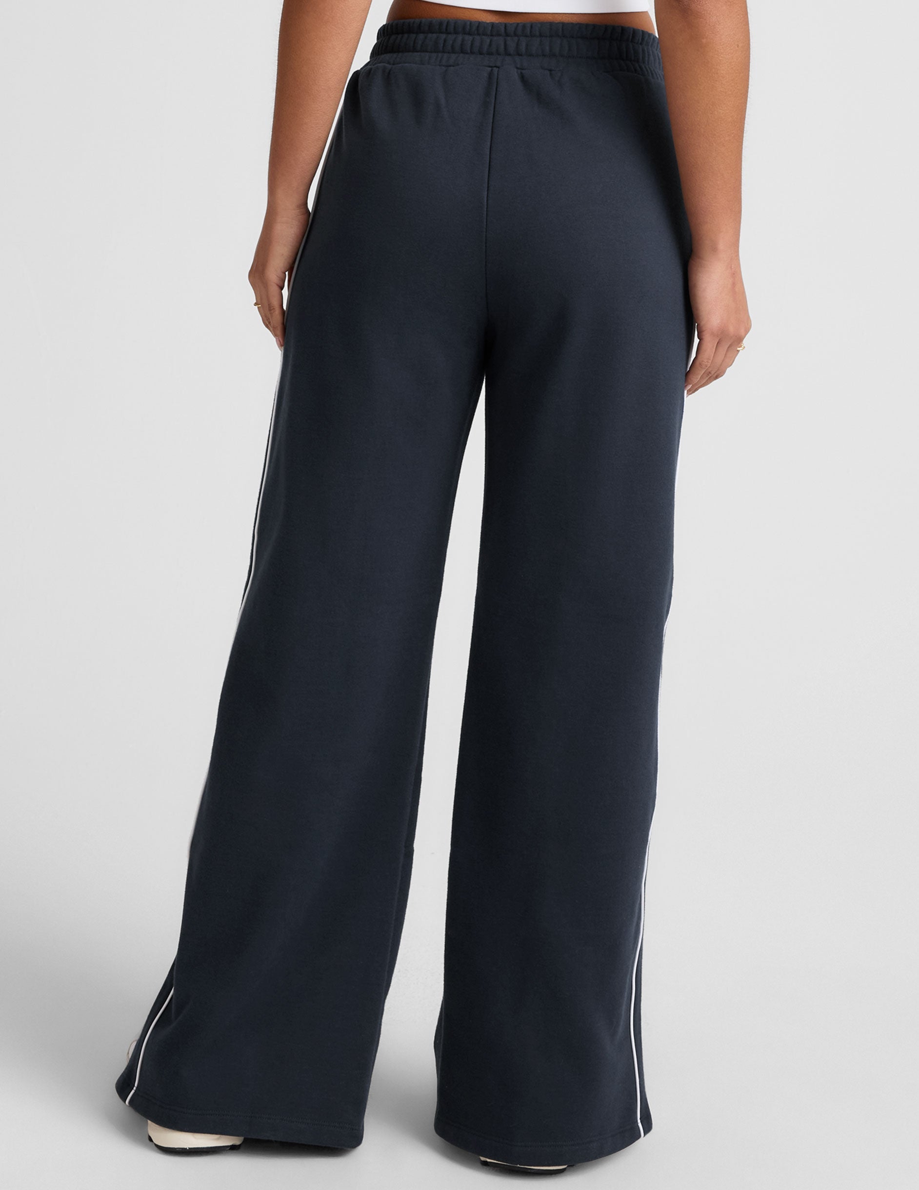 Beyond Yoga Relaxed Wide Leg LuxeFleece Pants - Nocturnal Navy