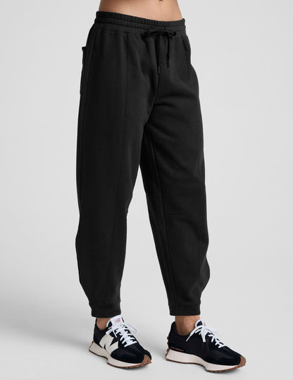 Beyond Yoga Mid-Rise Fleece Barrel Sweatpant - Black