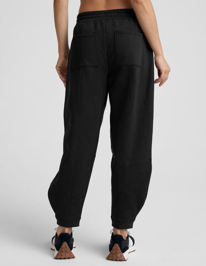 Beyond Yoga Mid-Rise Fleece Barrel Sweatpant - Black