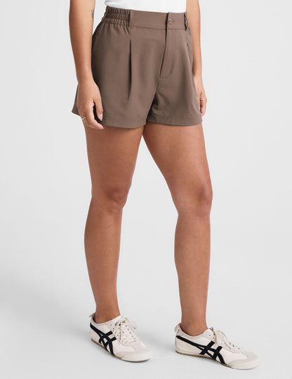 Beyond Yoga Mid Rise Pleats Status Shorts - Khaki