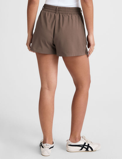 Beyond Yoga Mid Rise Pleats Status Shorts - Khaki