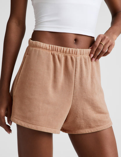 Beyond Yoga Women's Mid-Rise Fade Out Shorts - Tan