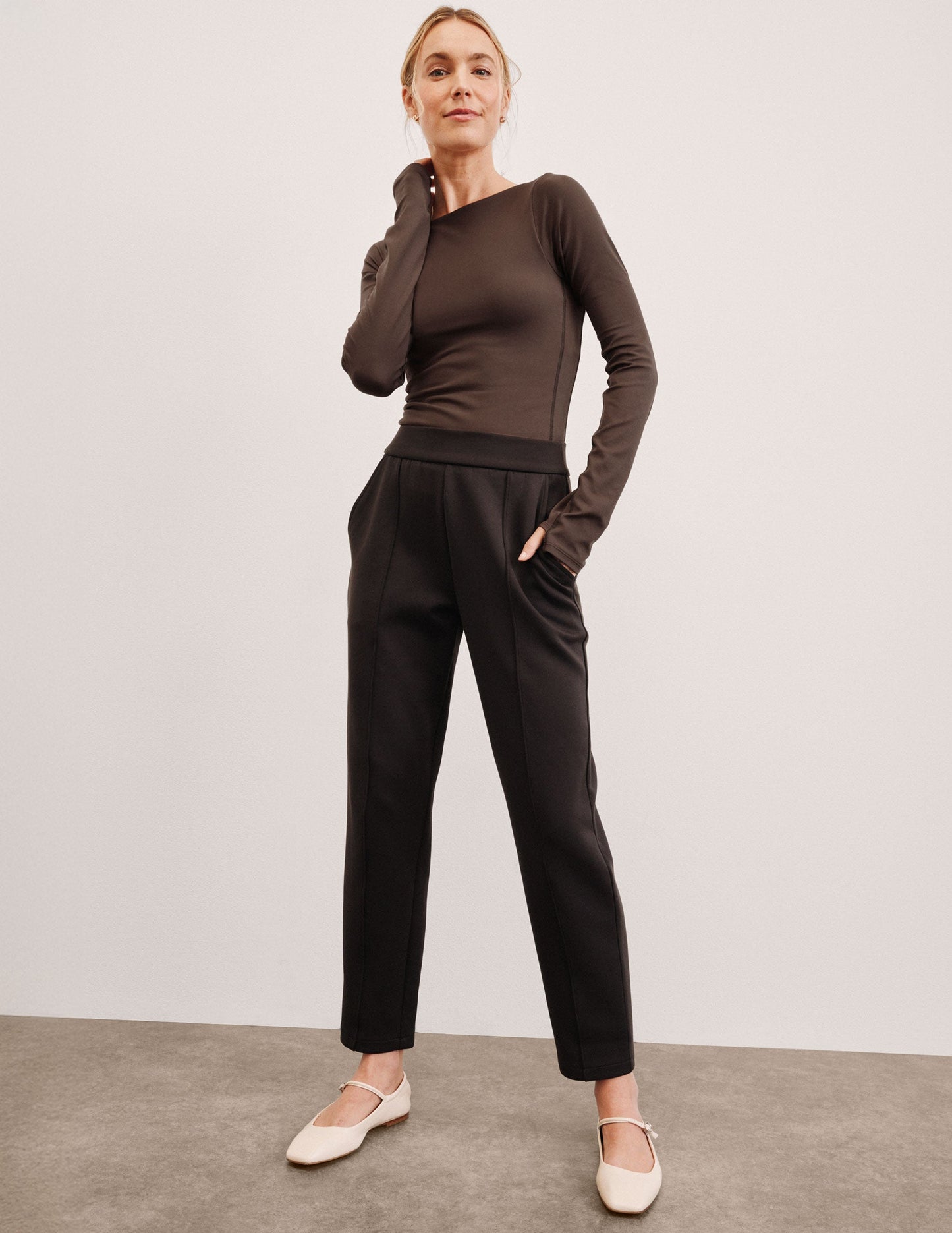 Beyond Yoga Women's Tapered Ankle In The Flow Pants - Dark Chocolate