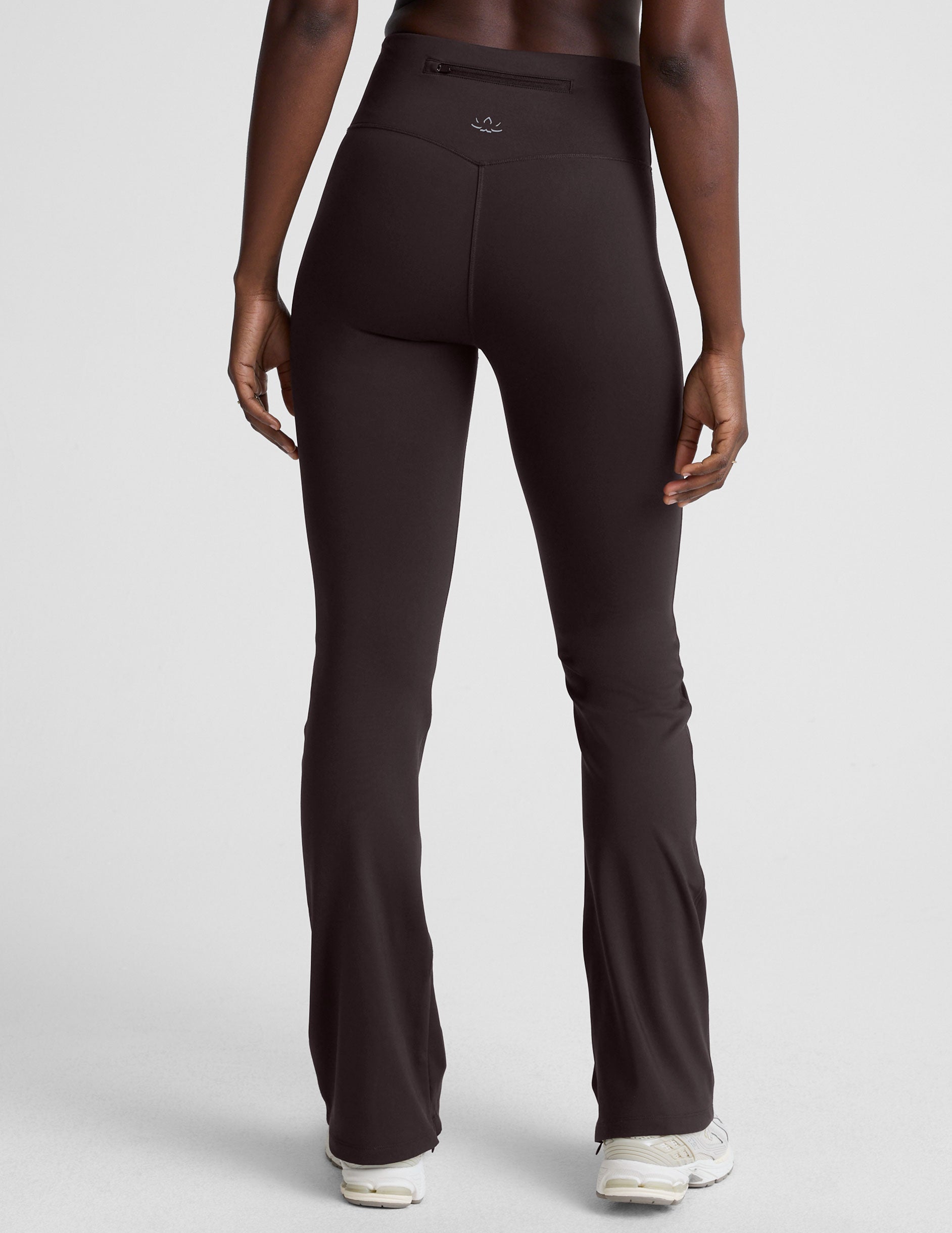 Beyond Yoga Women's High Waisted Bootcut Fleece Pants - Dark Chocolate