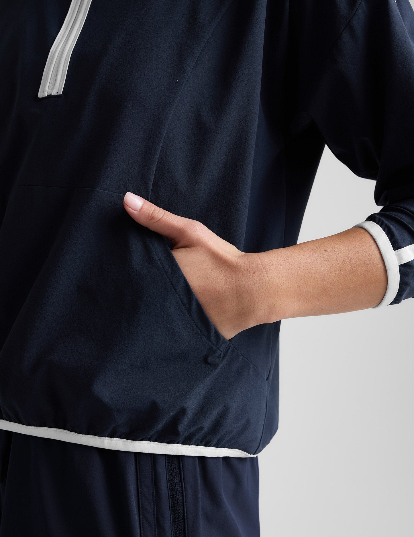 Beyond Yoga Stretch Woven Course Contrast Half Zip Pullover