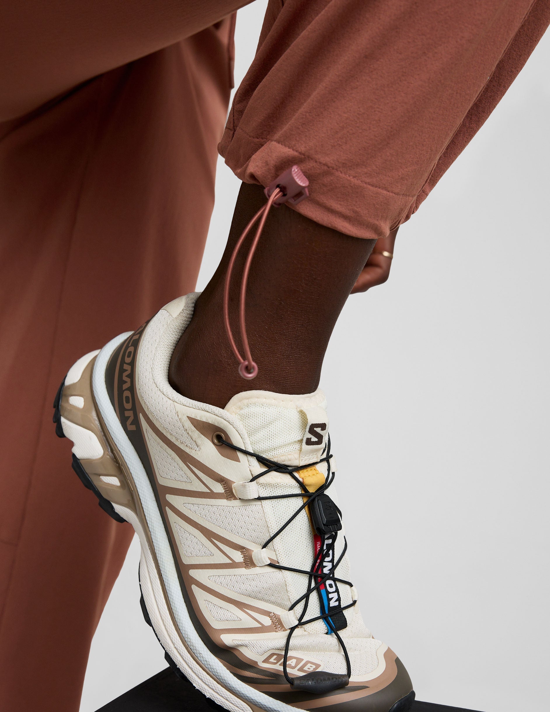 Beyond Yoga Women's Peak Cargo Pants - Opulent Auburn