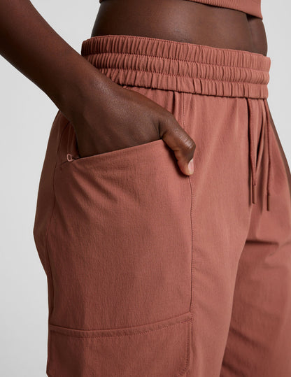 Beyond Yoga Women's Peak Cargo Pants - Opulent Auburn