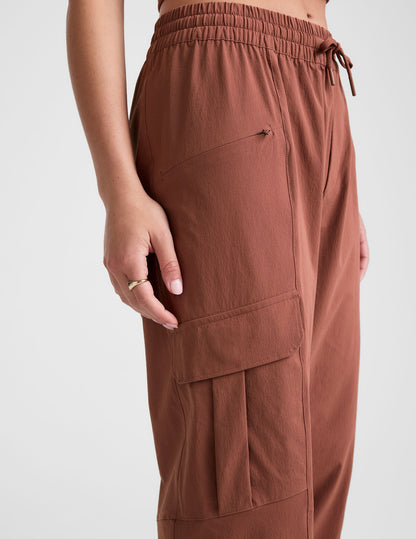 Beyond Yoga Women's Peak Cargo Pants - Opulent Auburn