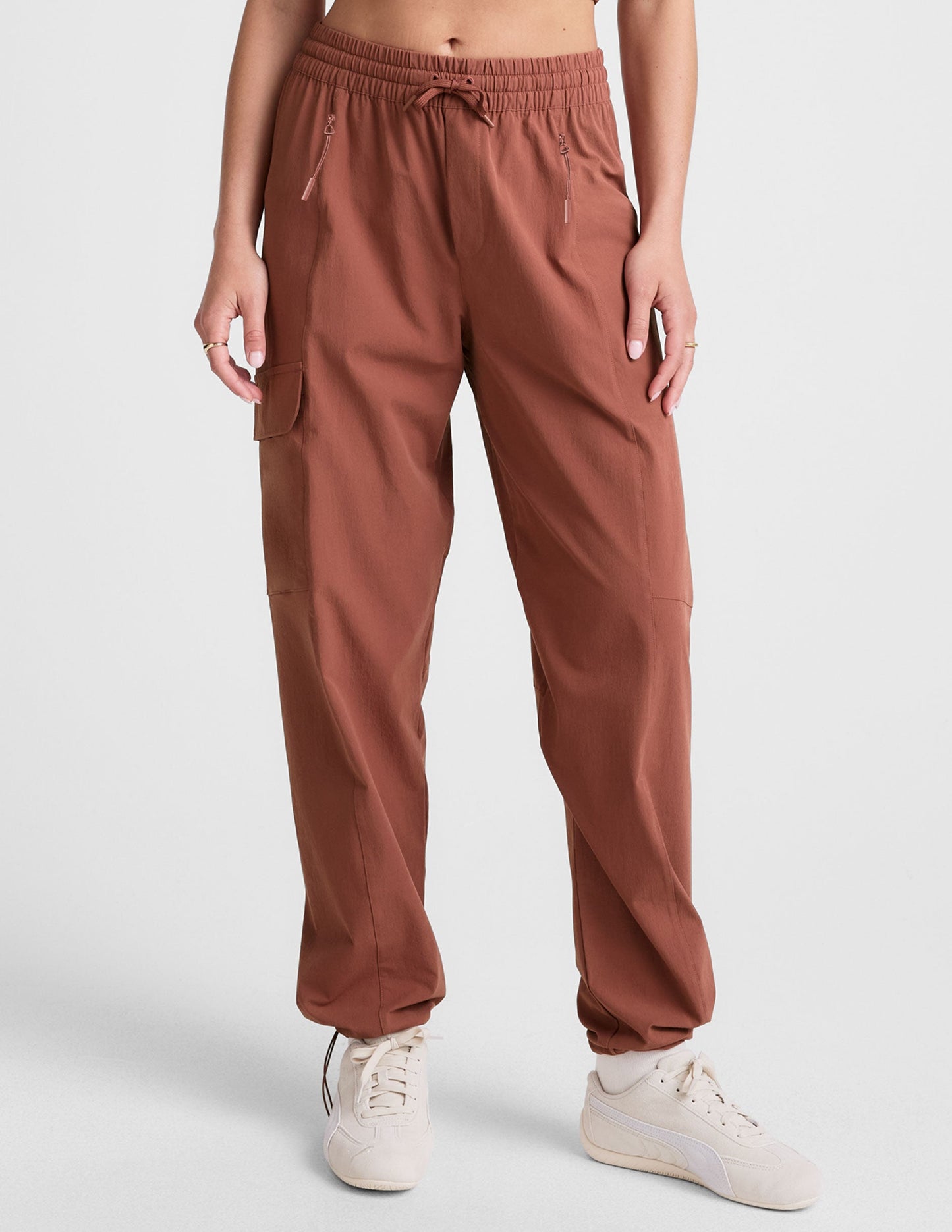 Beyond Yoga Women's Peak Cargo Pants - Opulent Auburn