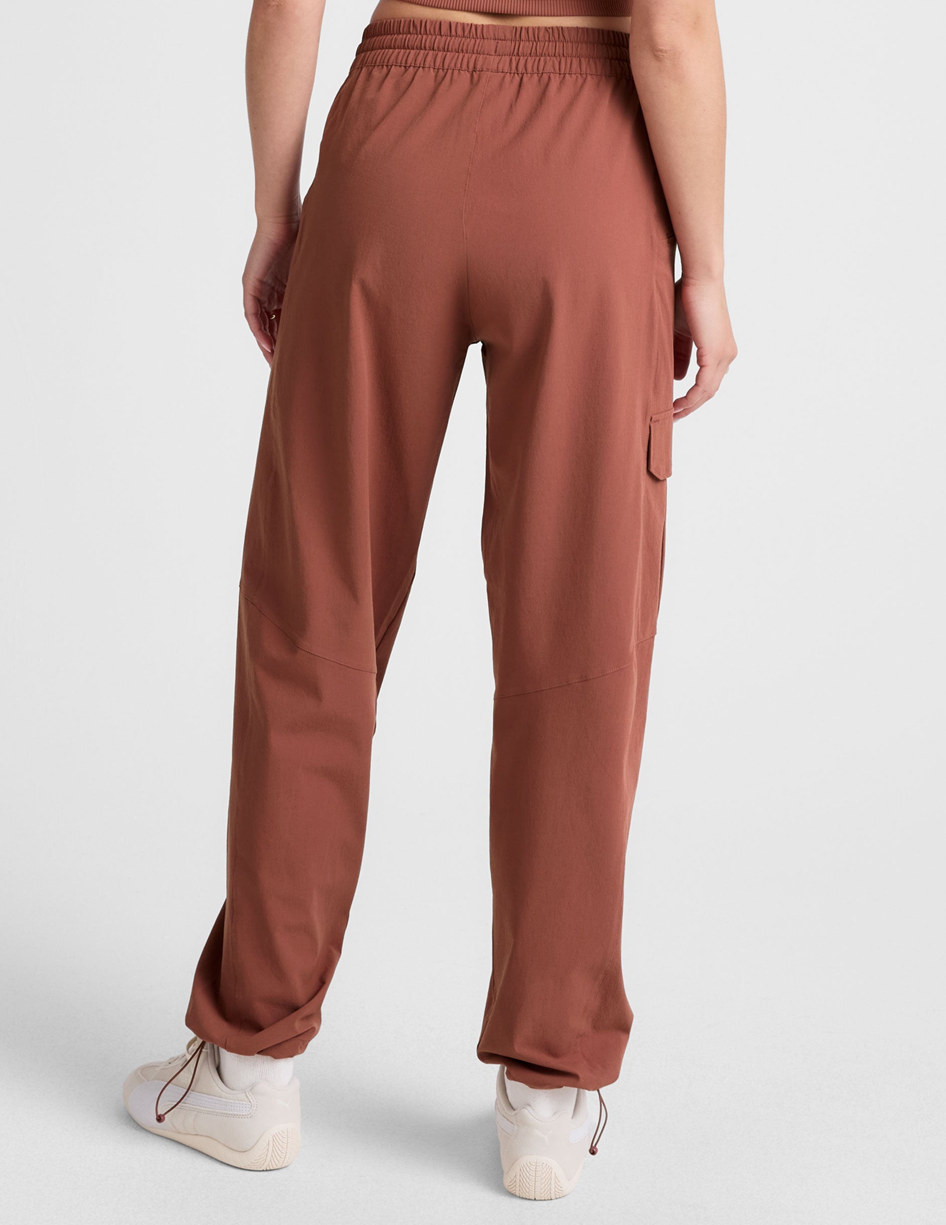 Beyond Yoga Women's Peak Cargo Pants - Opulent Auburn