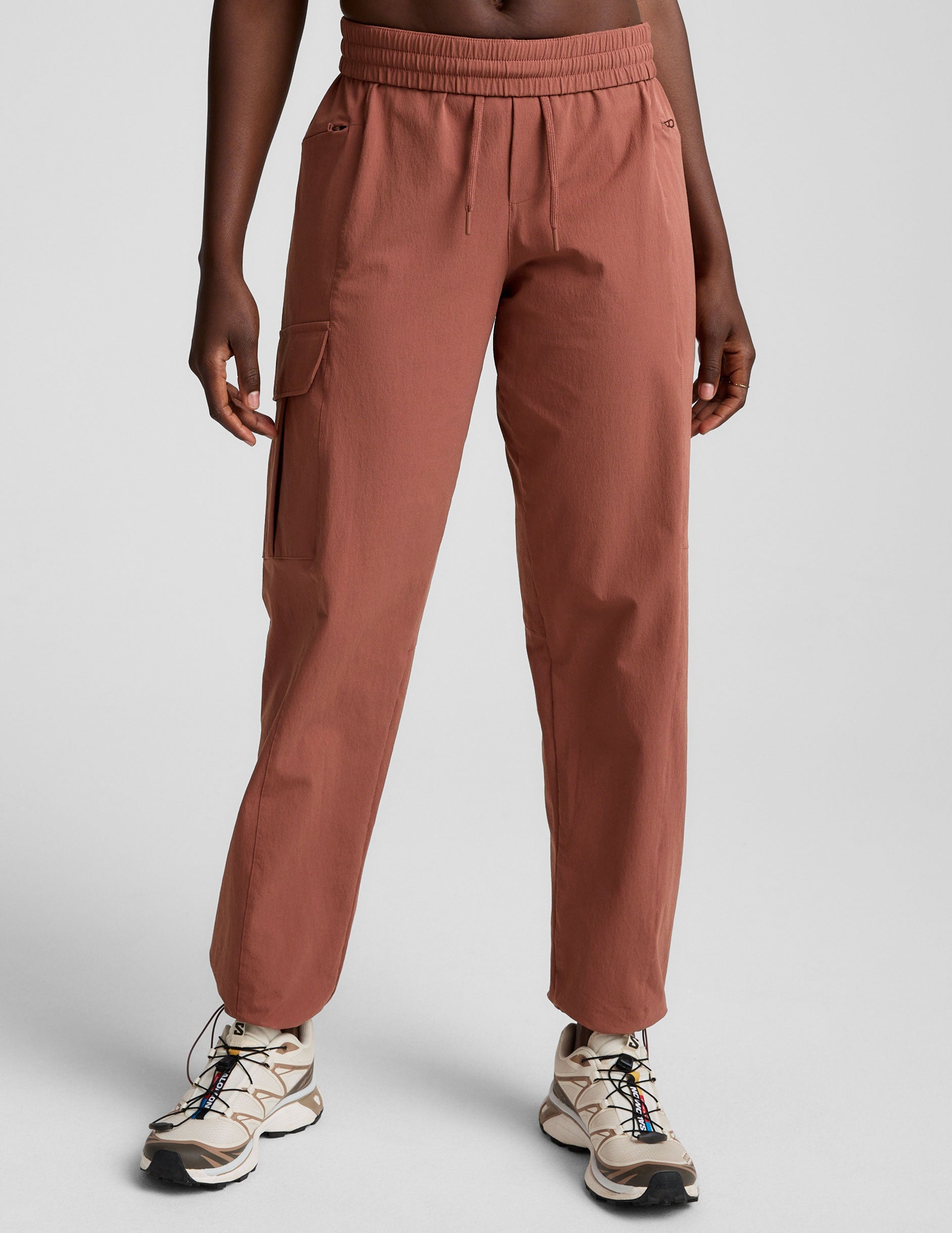 Beyond Yoga Women's Peak Cargo Pants - Opulent Auburn